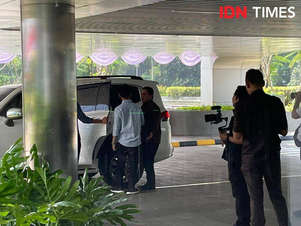 Wakil presiden terpilih Pemilu 2024 Gibran Rakabuming Raka bertemu Menteri BUMN Erick Thohir di Kementerian BUMN, Senin (19/8/2024). (IDN Times/Vadhia Lidyana).