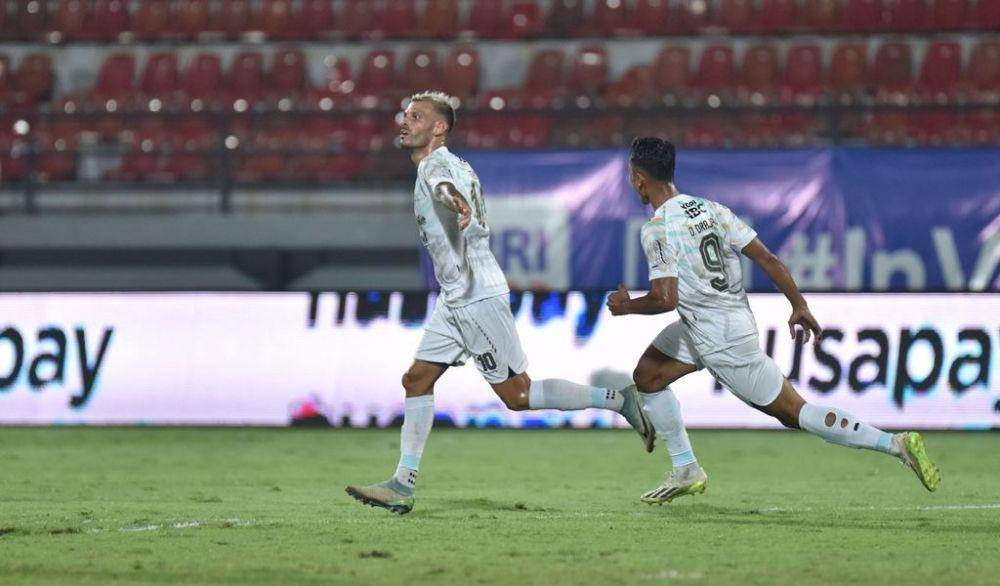 Pemain Persib dalam laga lawan Dewa United. (Dok. Persib)