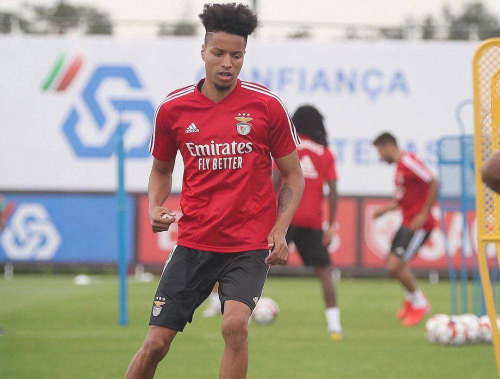 Tyronne Ebuehi (instagram.com/tyronneebuehi_)