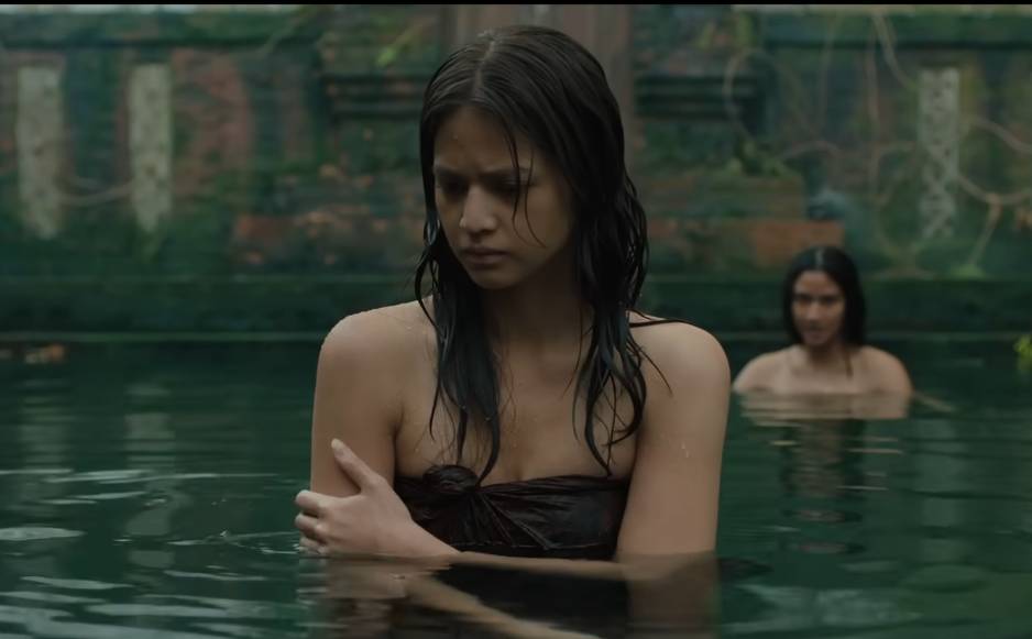 Maudy Effrosina saat memerankan sosok Mila di film Badarawuhi di Desa Penari. (YouTube.com/Lionsgate Movies)