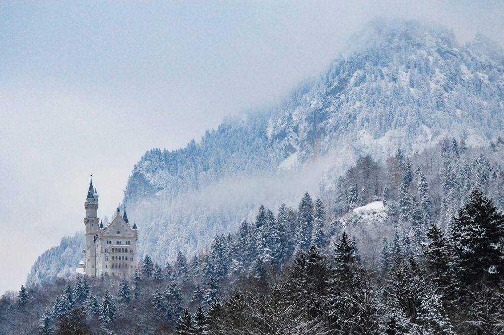 Kastil Neuschwanstein (unsplash.com/Caleb Stokes)