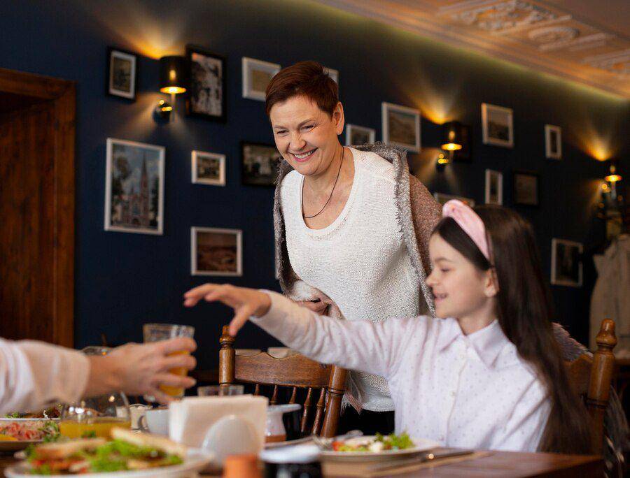 7 Restoran Keluarga Dekat Stasiun Gubeng, Cocok Buat Family Time