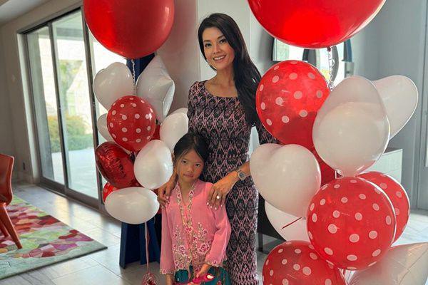 Potret Farah Quinn Rayakan HUT RI di Amerika, Lomba Makan Kerupuk