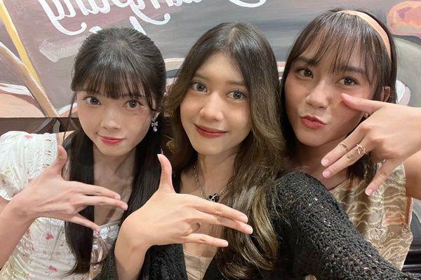 8 Potret Devi KLP48 Reuni dengan Member JKT48, Rayakan debut!