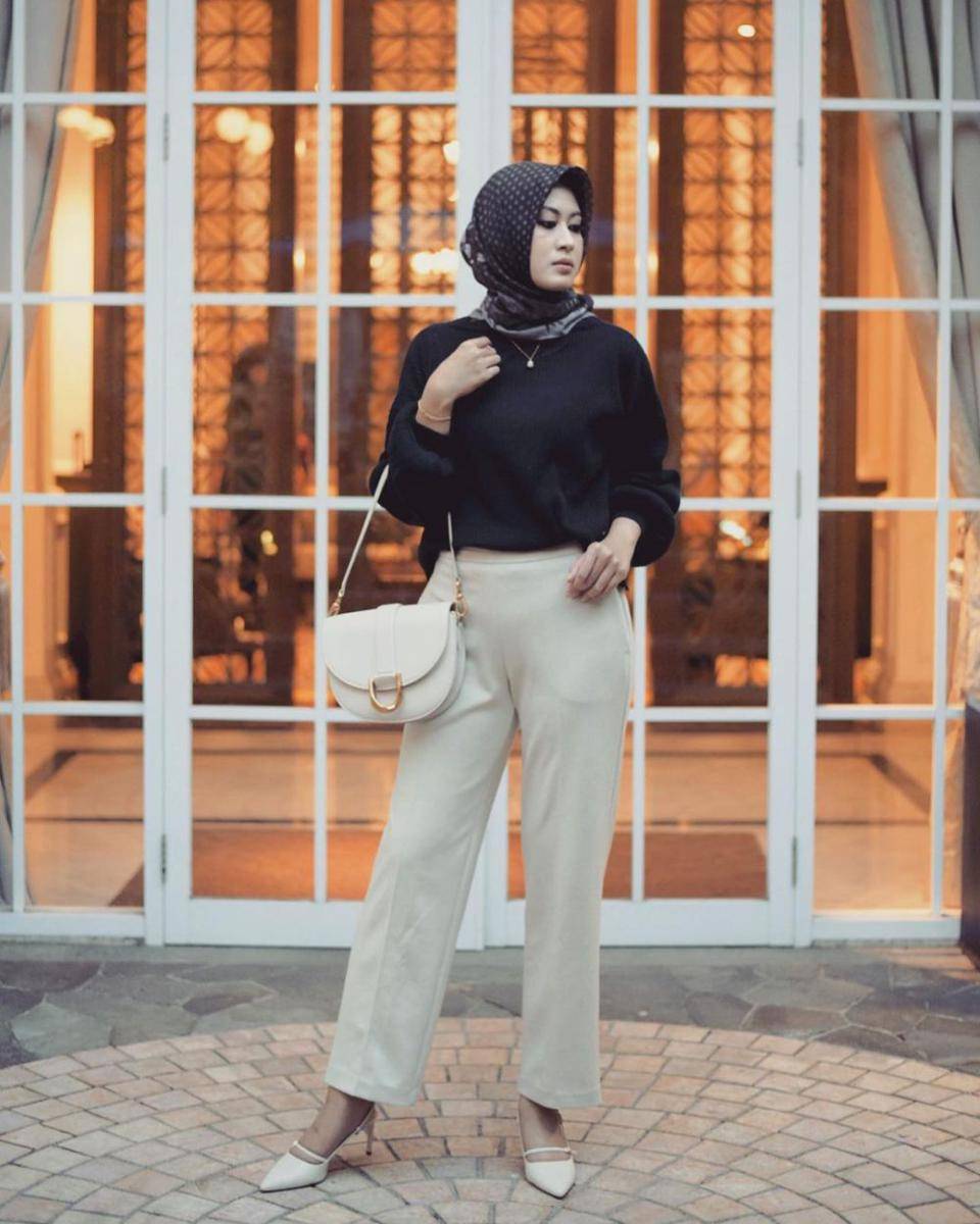 ide outfit ke kantor ala Astrid Widayani (instagram.com/astridwidayani)
