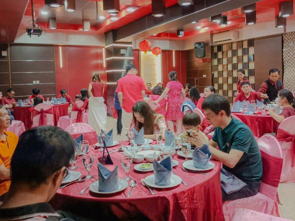 Suasana Nur Pacific Restaurant Gubeng. (instagram.com/nurpacific.official)