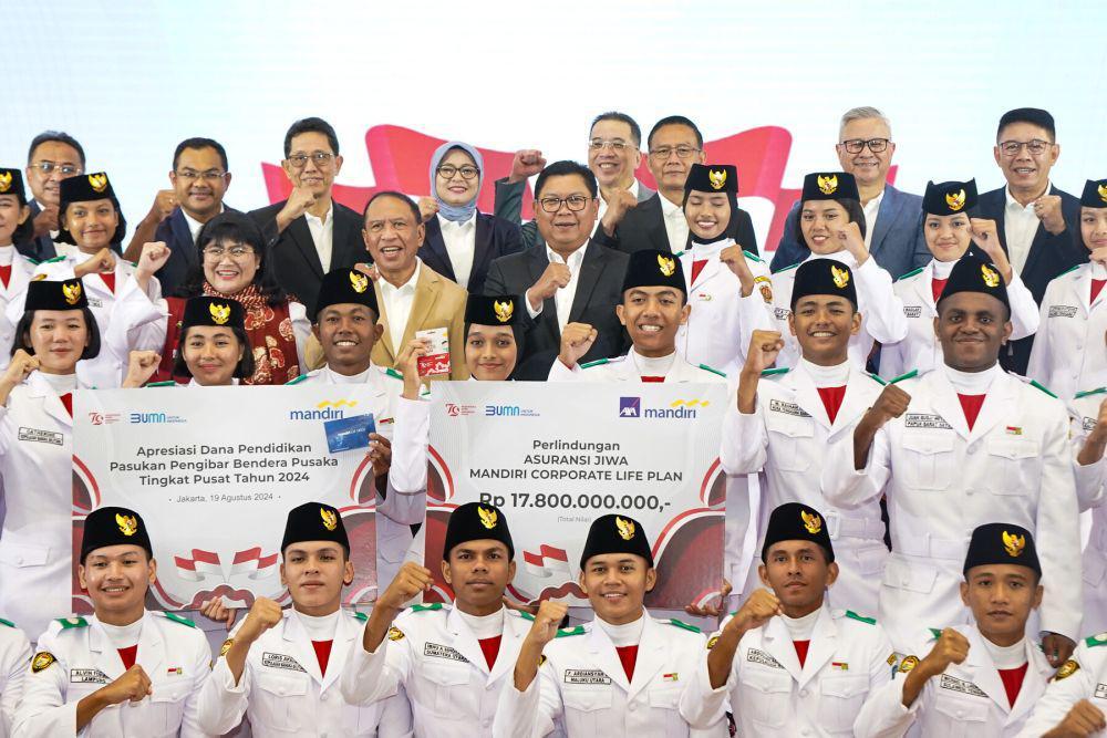 Bank Mandiri kembali menunjukkan komitmennya dalam mendukung semangat nasionalisme melalui pemberian apresiasi kepada Pasukan Pengibar Bendera Pusaka (Paskibraka) Tingkat Pusat. (Dok. Mandiri)