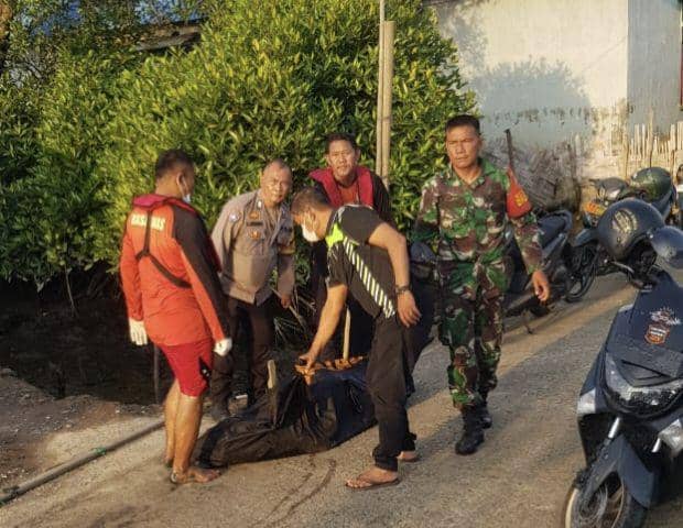 Mayat telah dievakuasi dan diangkat dari sungai (dok.Istimewa)