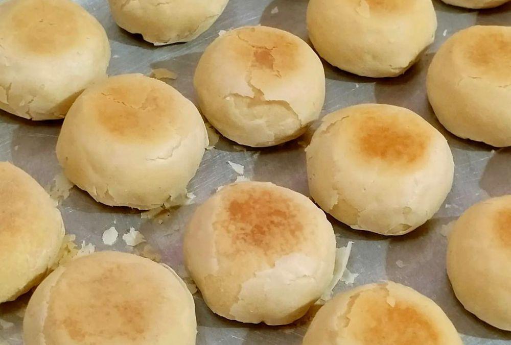 Ilustrasi bakpia kering kacang hijau (instagram.com/aniktriwina | instagram.com/chefmatechocolate)