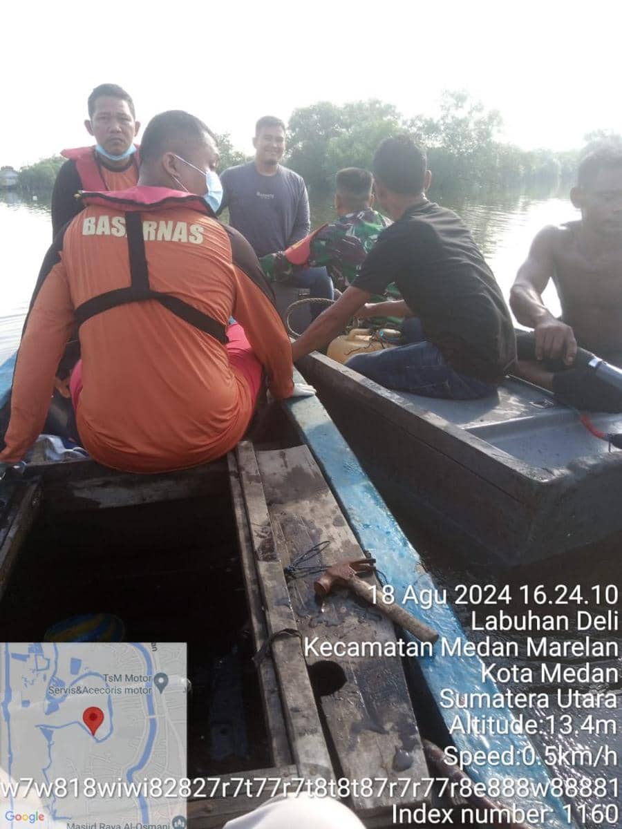 Tim Basarnas saat bergerak mengevakuasi mayat seorang laki-laki tanpa identitas (dok.Istimewa)