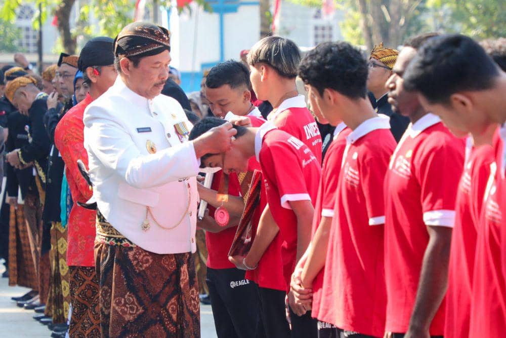 Upacara Hari Jadi ke-79 Provinsi Jawa Tengah berlangsung di Lapangan Pancasila, Salatiga, Senin (19/8/2024). (dok Humas Jateng)