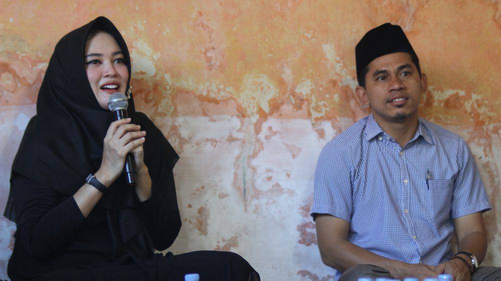 Calon legislatif (caleg) Syarifah Ainun Jariyah dari Partai Demokrasi Indonesia Perjuangan/PDIP (kiri) (Dok. IDN Times/timsyarifah)