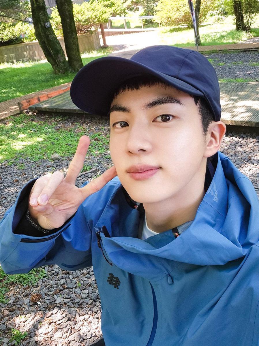 potret Jin (Twitter.com/bts_bighit)