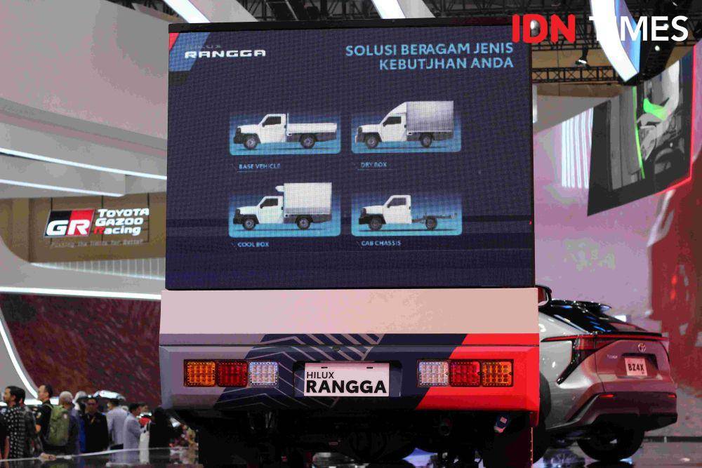 ilustrasi tampak belakang Toyota Hilux Rangga di GIIAS 2024 (IDN Times/Muhammad Raffash)