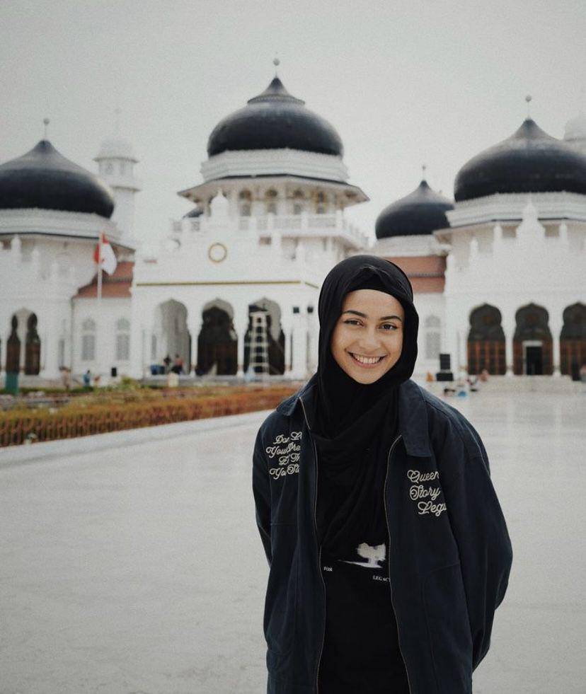 potret Sintya Marisca touring naik vespa di Aceh (Instagram.com/sintyamarisca)
