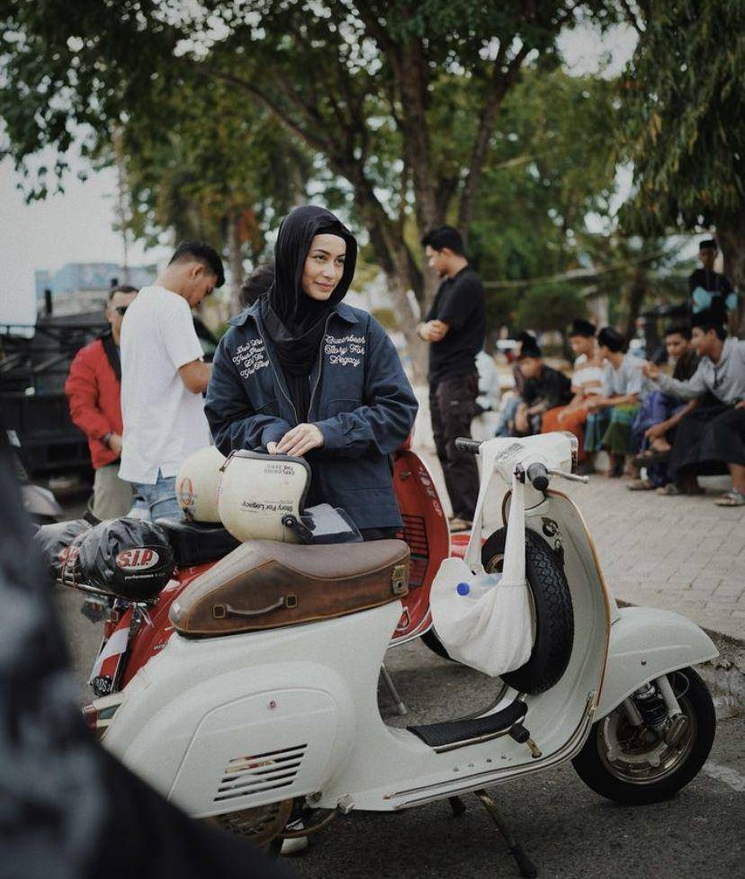 potret Sintya Marisca touring naik vespa di Aceh (Instagram.com/sintyamarisca)