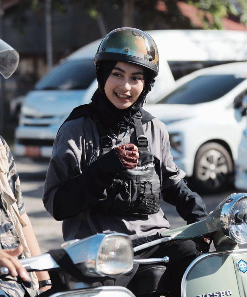 potret Sintya Marisca touring naik vespa di Aceh (Instagram.com/sintyamarisca)