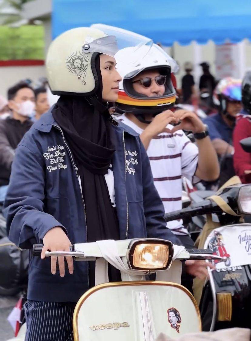 potret Sintya Marisca touring naik vespa di Aceh (Instagram.com/hassanalaydrus)