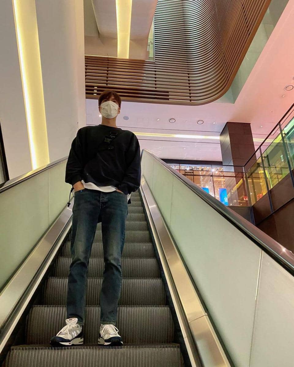 referensi outfit santai ala Lee Min Ho (instagram.com/actorleeminho)