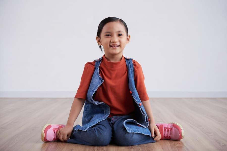 Kenapa Tidak Boleh Duduk W? Pahami Dampaknya pada  Anak