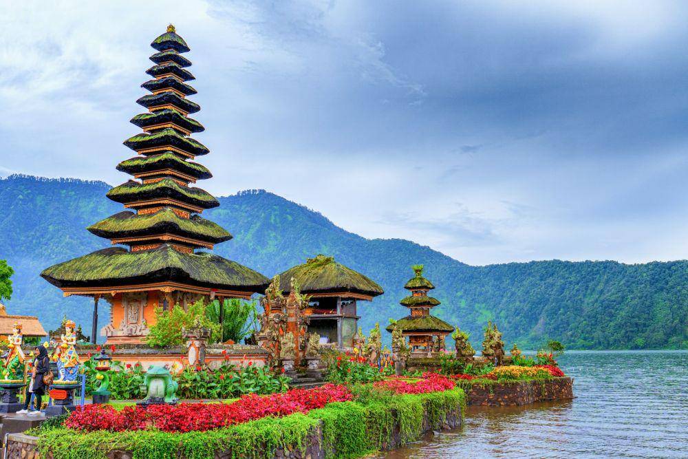 Pura Ulun Danu, Bali (unsplash.com/@mahmudahsan)