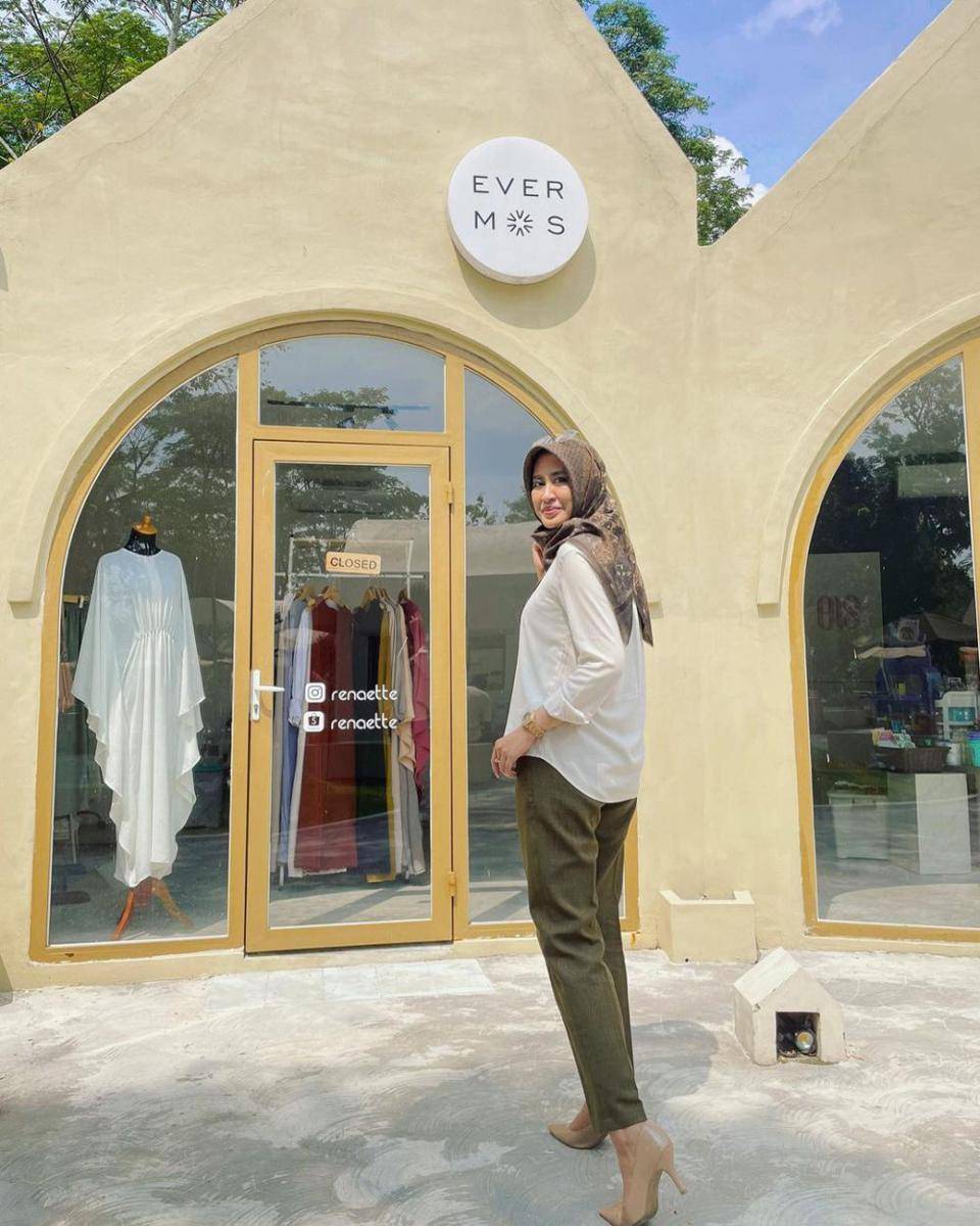 ide outfit ke kantor ala Astrid Widayani (instagram.com/astridwidayani)