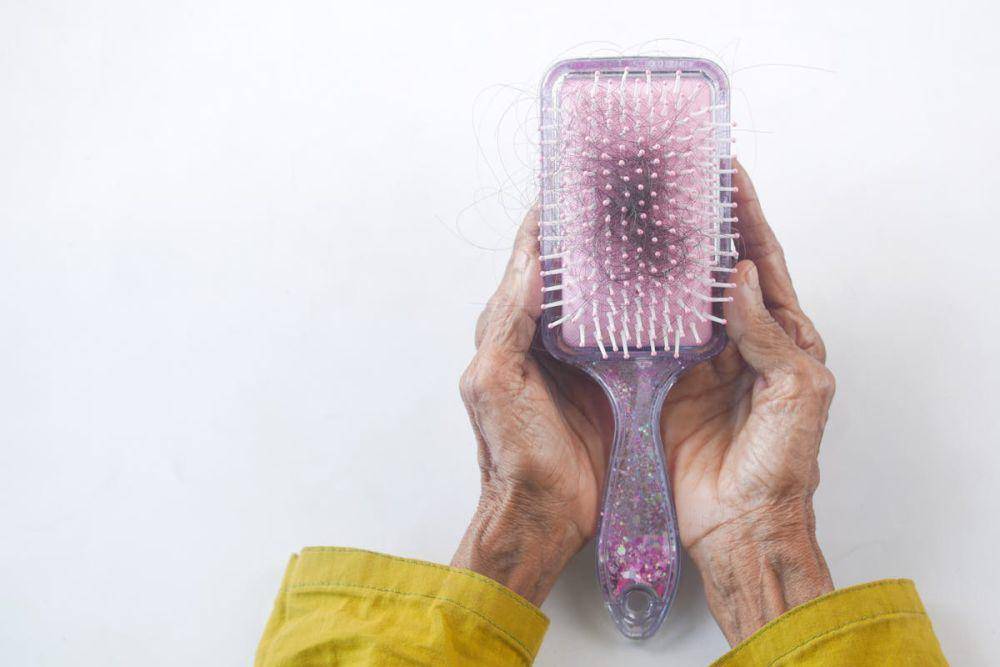 ilustrasi rambut rontok (pexels.com/Towfiqu barbhuiya)