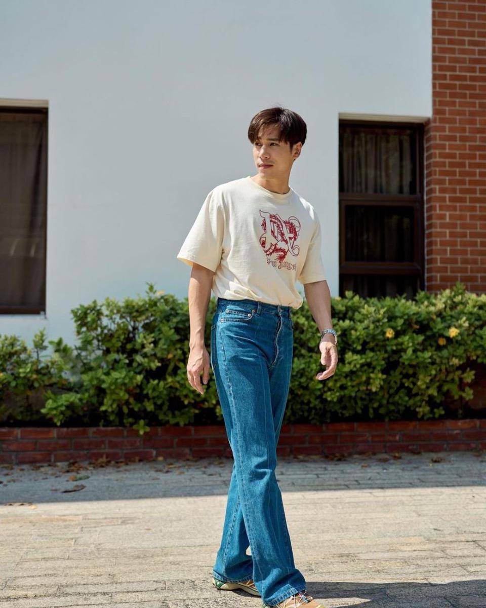 outfit loose pants jeans ala Jespipat Tilapornputt (instagram.com/jesjpp)