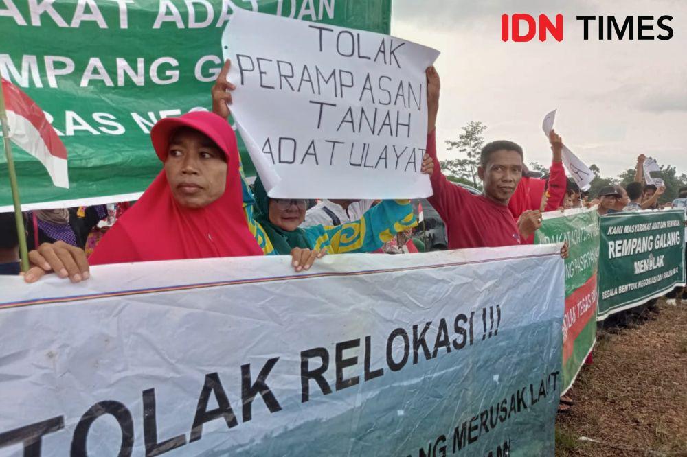 Aksi penolakan relokasi yang dilakukan masyarakat Pulau Rempang, Kota Batam (IDN Times/Putra Gema Pamungkas)