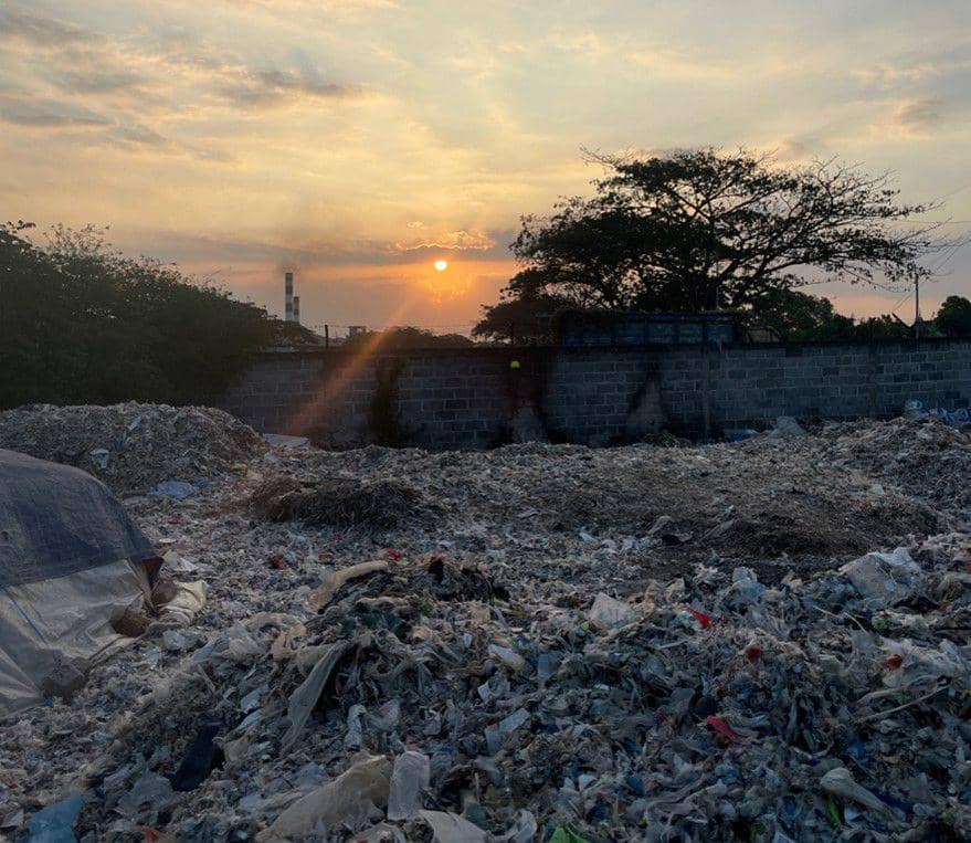 Kondisi illegal dumpsite di Desa Gedangrowo Sidoarjo. (Dok: Ecoton)