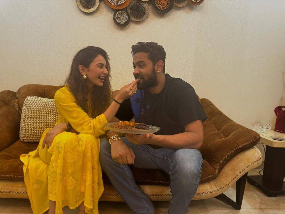 Rakul Preet Singh dan saudaranya (instagram.com/rakulpreet)