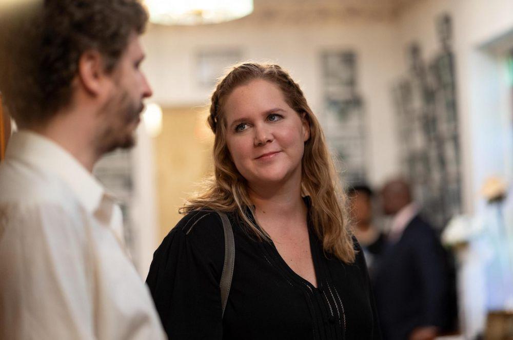 Amy Schumer dalam serial Life and Beth (dok. Hulu/Life and Beth)