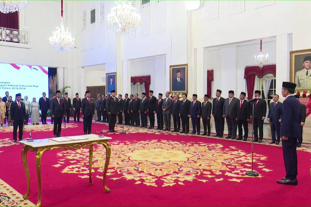 Jokowi lakukan reshuffle kabinet RI.