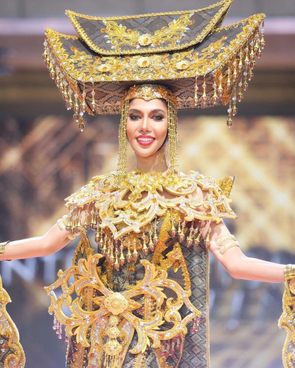 Potret Kostum Nasional Finalis di Miss International Queen 2024 (Instagram.com/missinternationalqueen)
