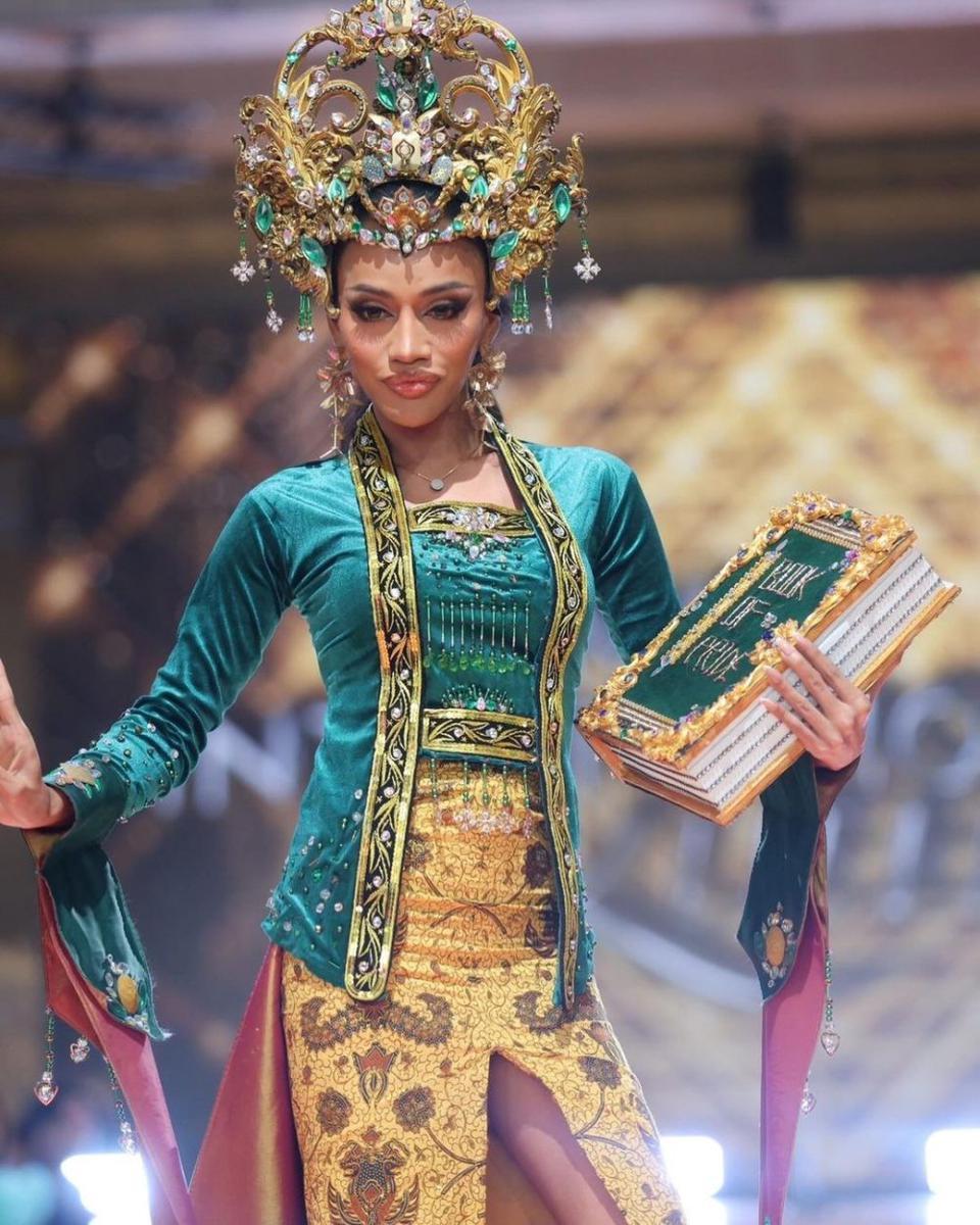 Potret Kostum Nasional Finalis di Miss International Queen 2024 (Instagram.com/missinternationalqueen)