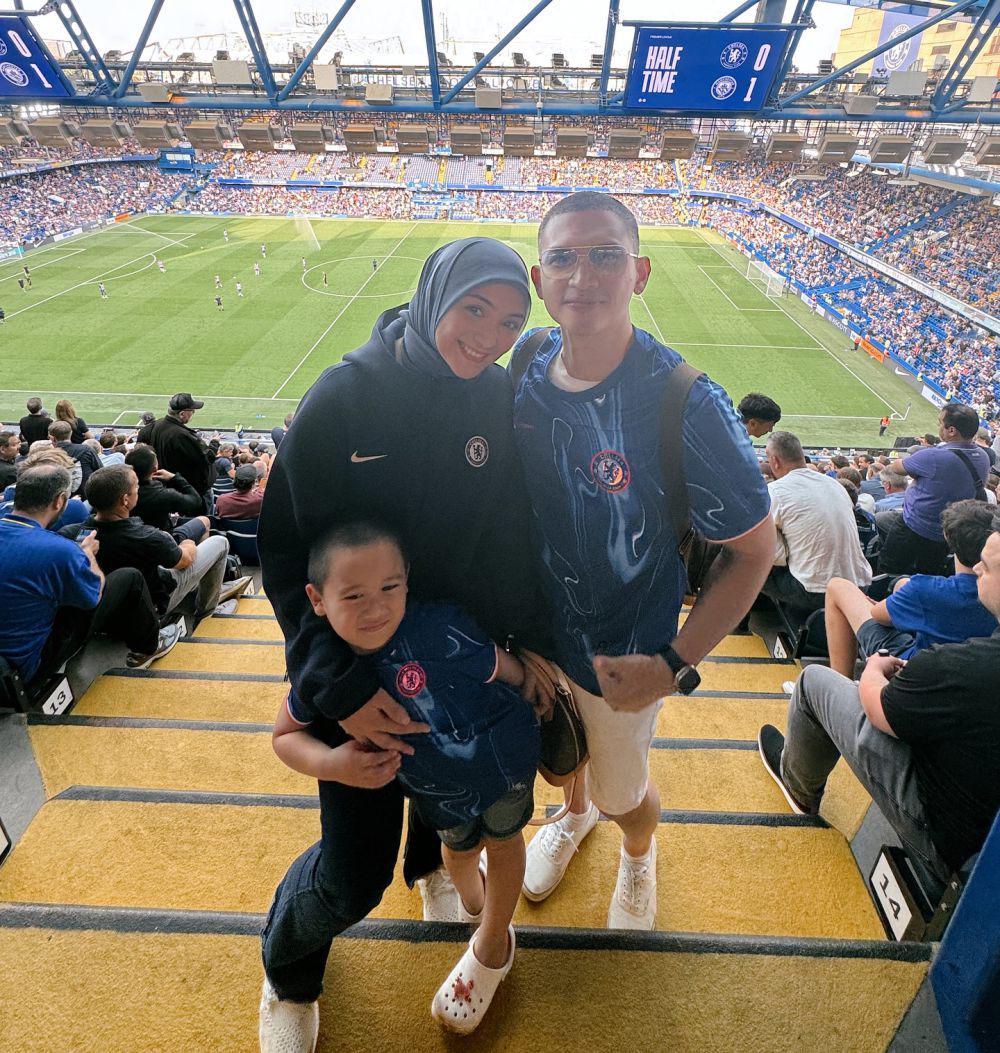 Potret Rezky Adhitya nonton Liga Inggris di stadion (instagram.com/thereal_rezkyadhitya)