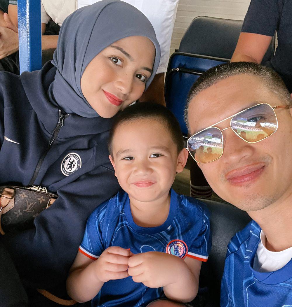 Potret Rezky Adhitya nonton Liga Inggris di stadion (instagram.com/thereal_rezkyadhitya)