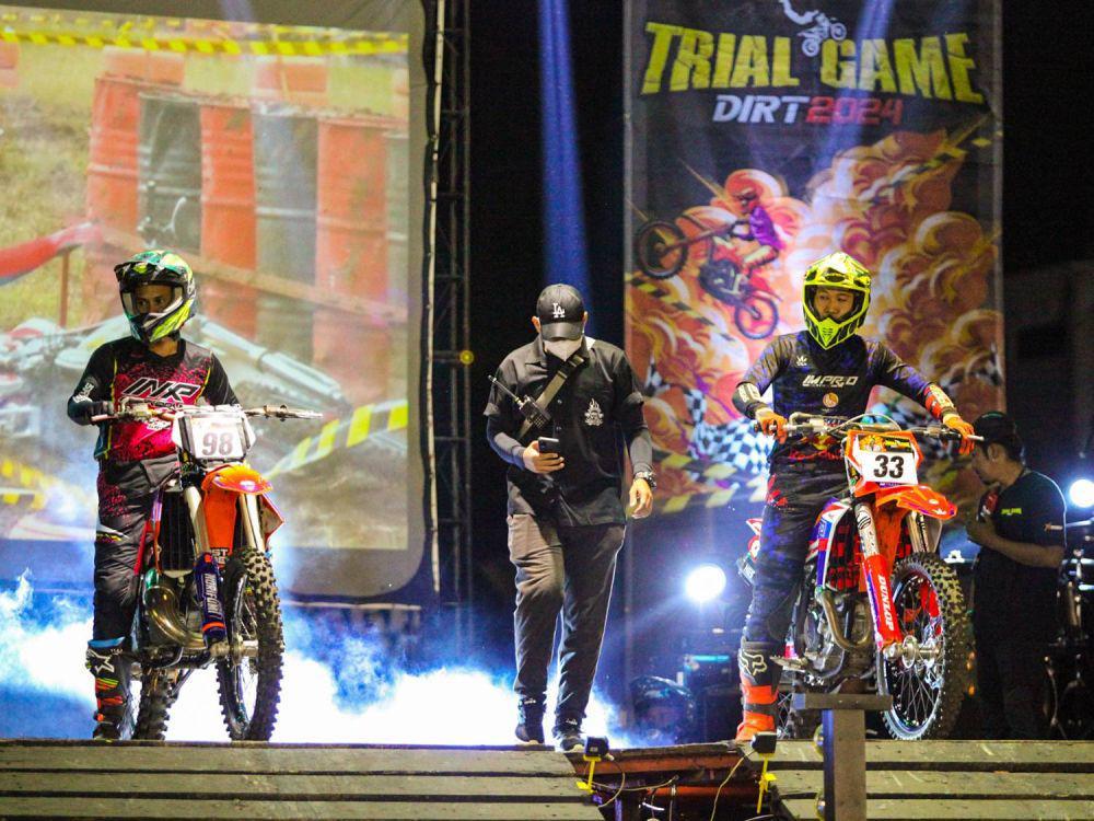 Kejar-kejaran Poin Pembalap Motocross Elite di Yogyakarta
