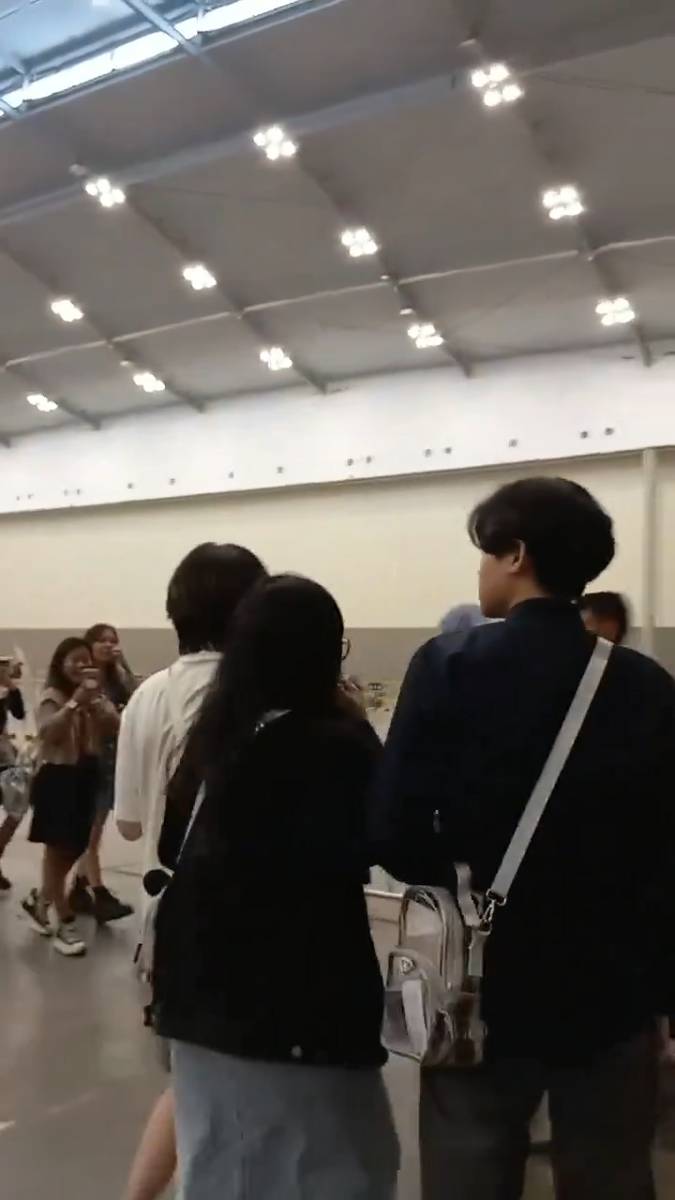 Sandy dan Axel nonton konser ENHYPEN Day 2 di Jakarta (Twitter.com/os_shimly)