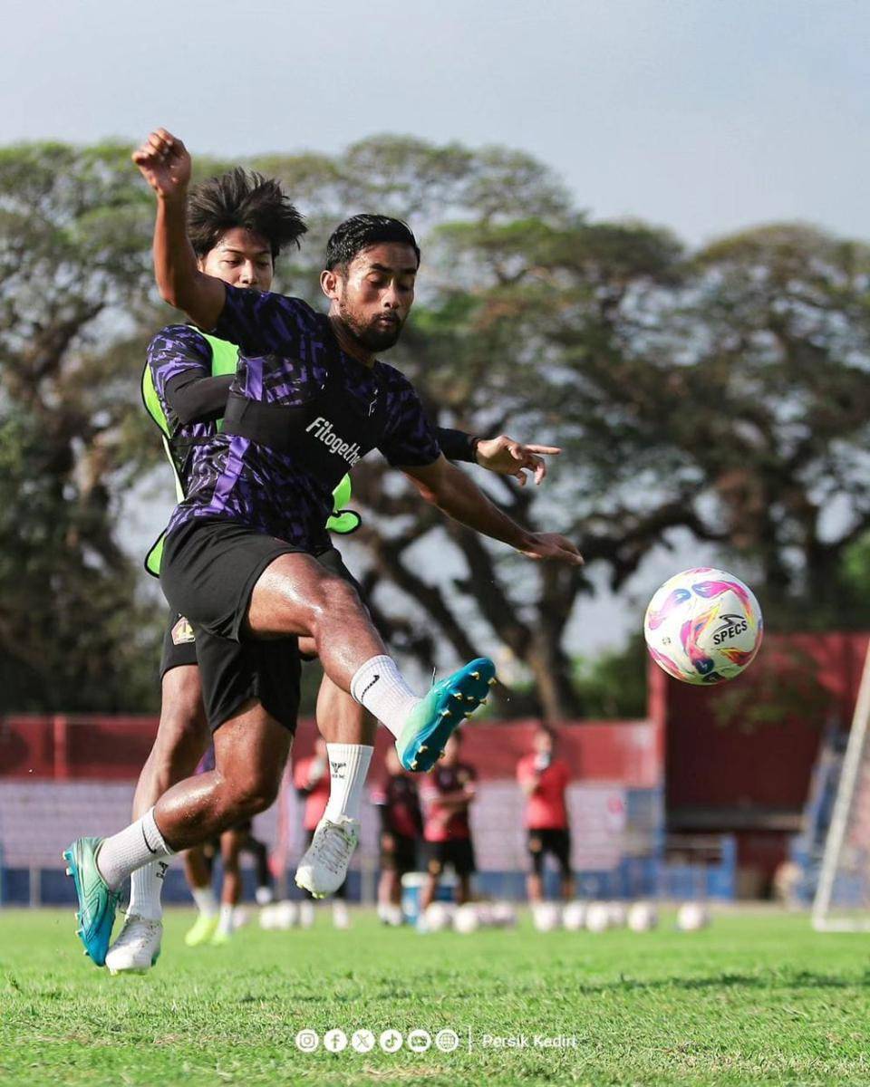 Pemain Persik Kediri saat berlatih. Instagram.com/ persikfcofficial