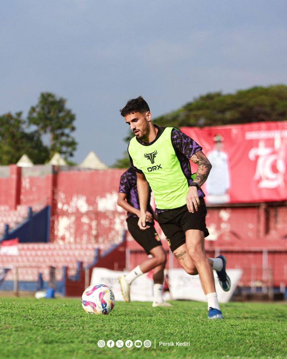 Pemain Persik Kediri saat berlatih. Instagram.com/ persikfcofficial