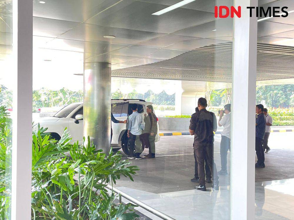 Wakil presiden terpilih Pemilu 2024 Gibran Rakabuming Raka bertemu Menteri BUMN Erick Thohir di Kementerian BUMN, Senin (19/8/2024). (IDN Times/Vadhia Lidyana).