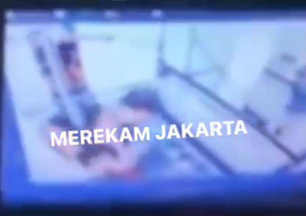 Seorang perempuan berinisial A (20) diduga dianiaya oleh kekasihnya, berinisial MB (20) di lift Hotel Royal Palm Cengkareng. (Instagram.com/merekamjakarta)