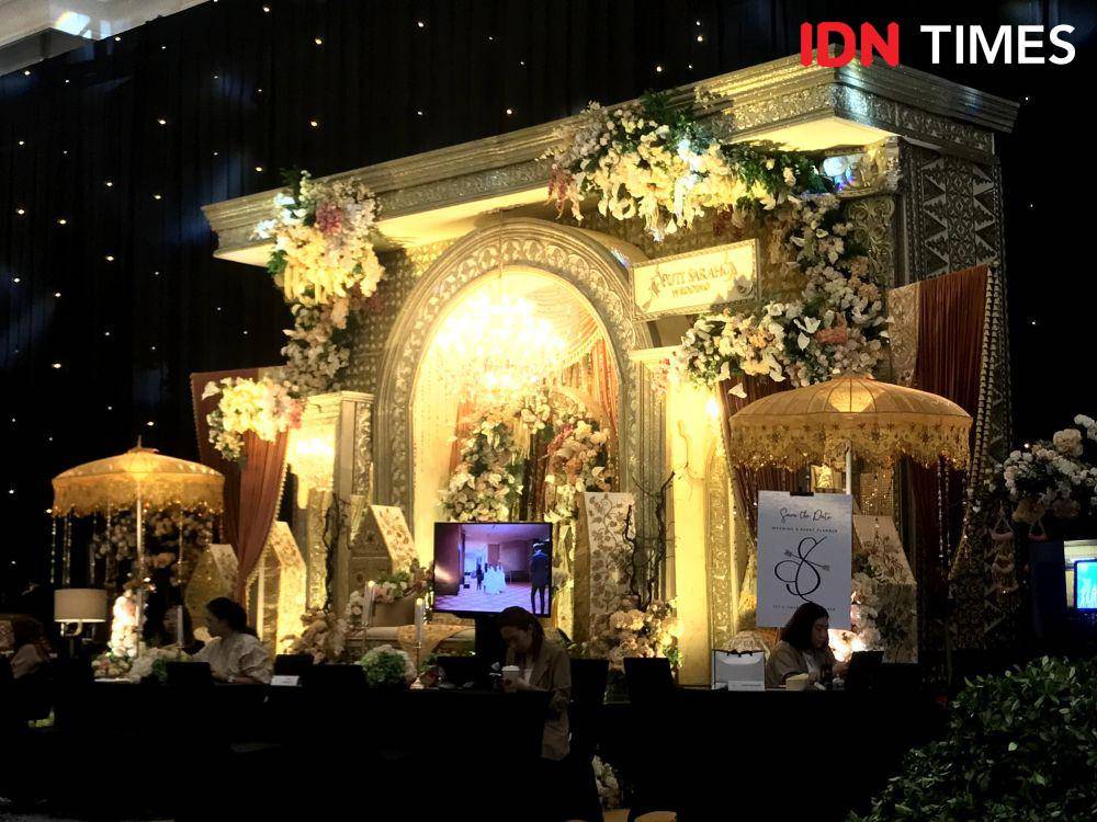 Potret dekorasi pernikahan yang harus disiapkan sejak jauh-jauh hari. 16 Agustus 2024. (IDN Times/Hani Safanja)