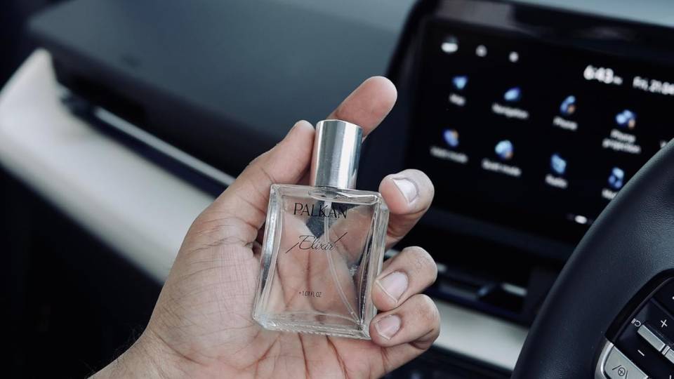 Ilustrasi parfum mobil (amazon.in)