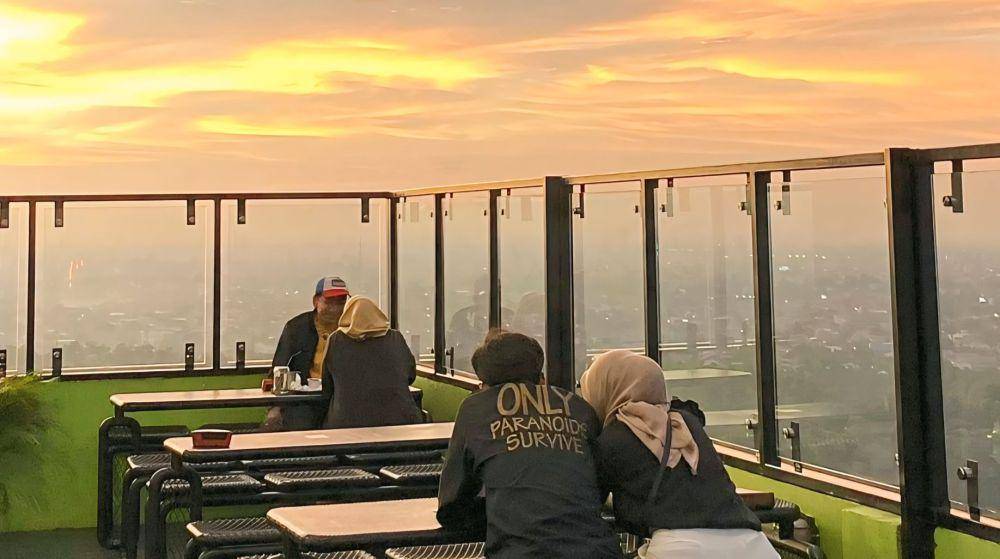 Suasana senja di Tamelo Atap Cafe (instagram.com/tamelo_atapcafe)