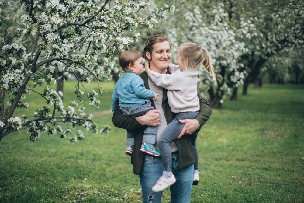 Ilustrasi suami yang family man (pexels.com/Elina Fairytale)