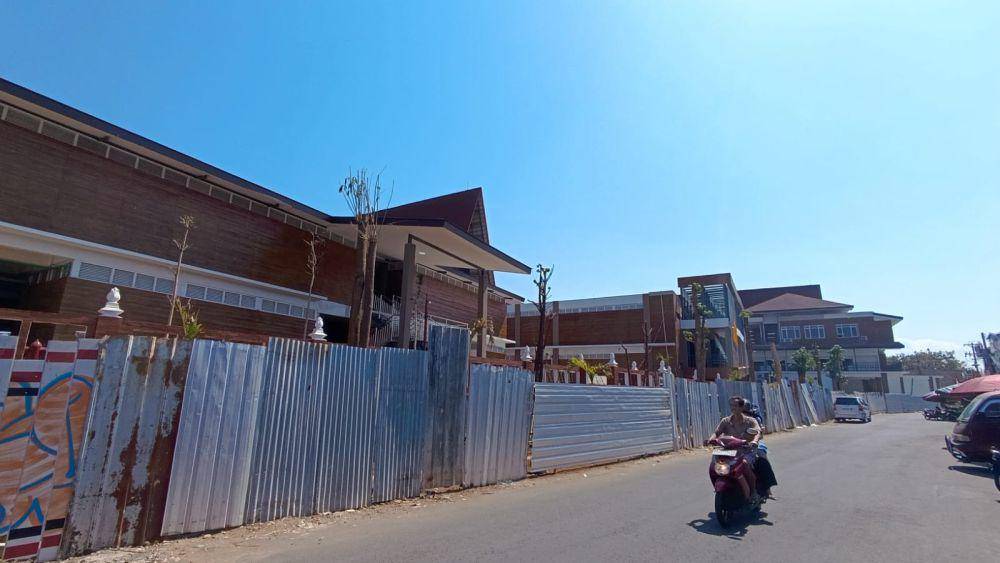 Proses revitalisasi Pasar Godean masih berlangsung, Selasa (20/8/2024). (Idntimes/Arianto)