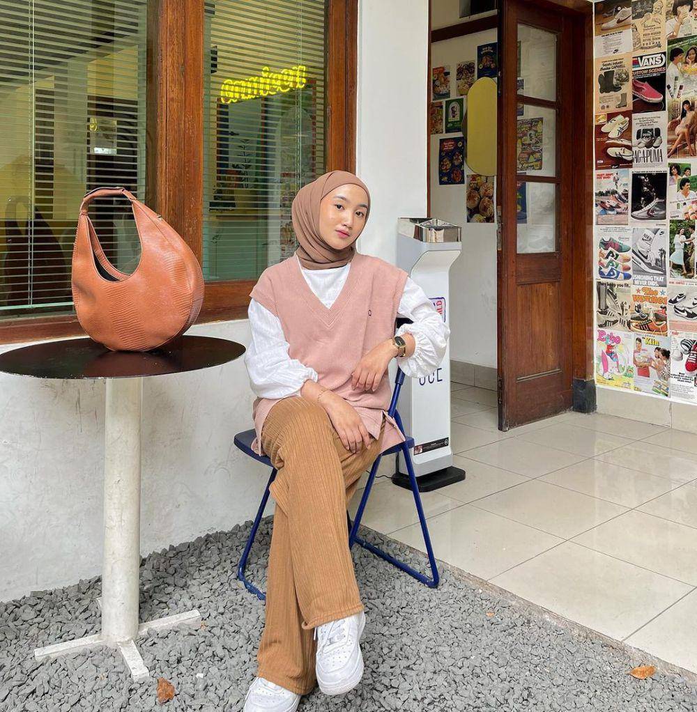 OOTD pakai vest ala Thafanya Sabila (instagram.com/thafanyads)