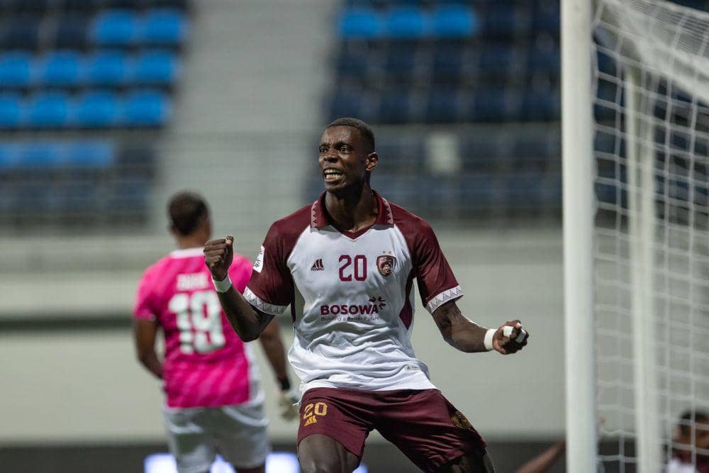 Aksi pemain PSM Makassar, Yuran Fernandes, dalam laga matchday keempat Grup H AFC Cup 2023/24 kontra Hougang United di Jalan Besar Stadium Singapura 9 November 2023. (Dok. Asian Football Confederation (AFC)/Jaron Lee)